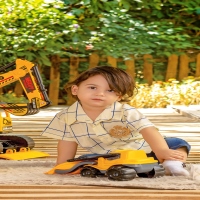 Summer outdoor studio،tractor tom 